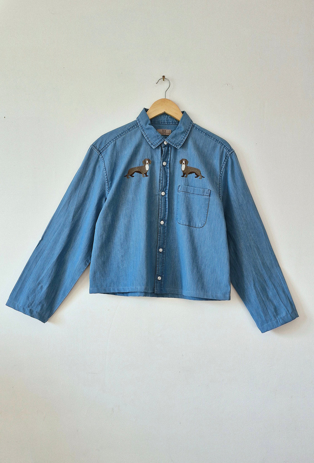 Chemise création – Teckel en jean