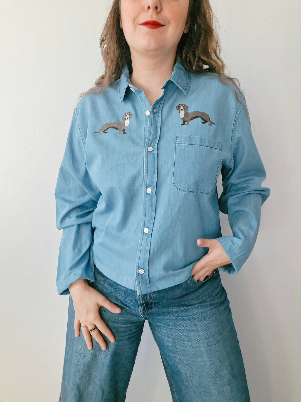 Chemise création – Teckel en jean