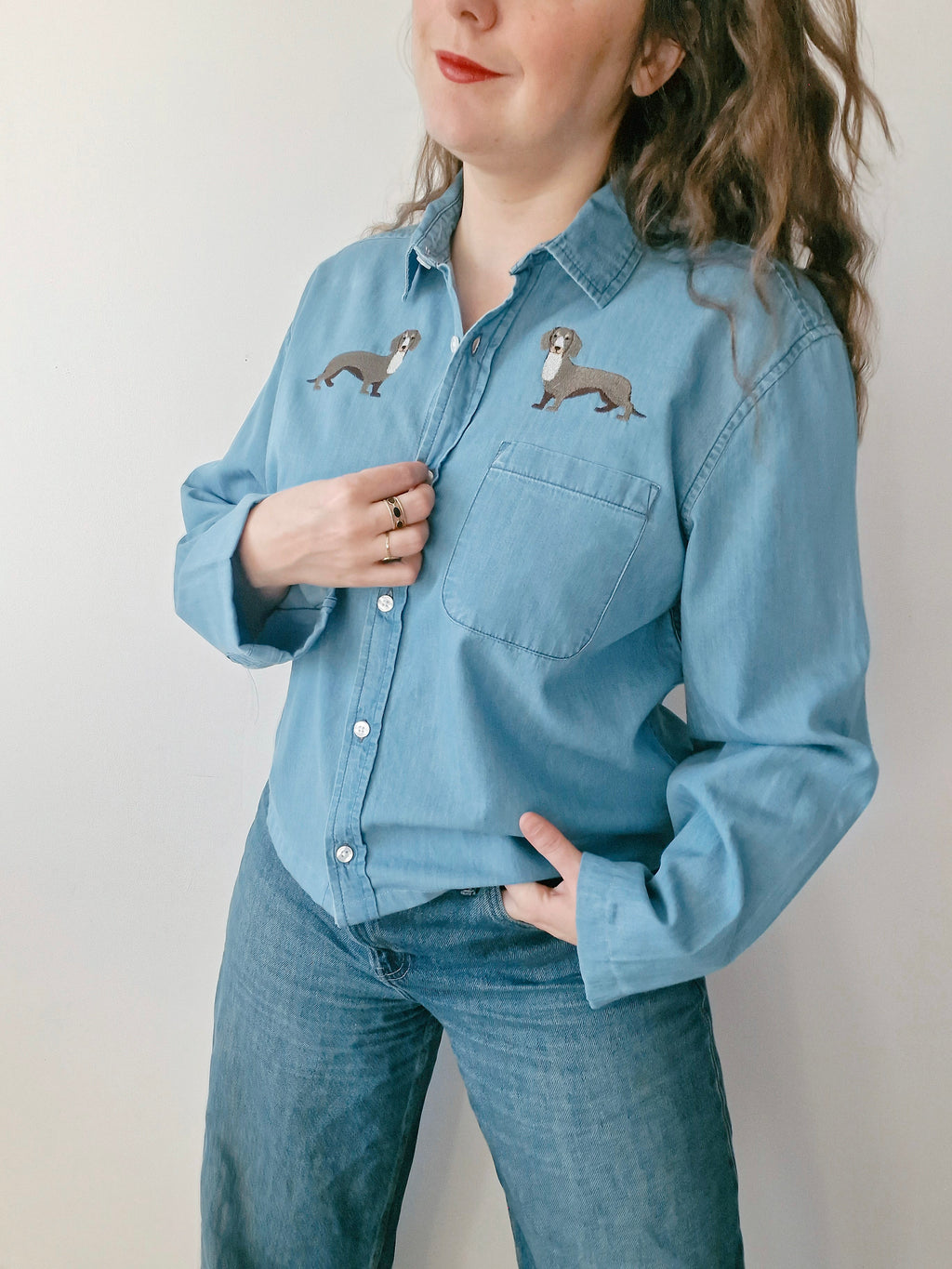 Chemise création – Teckel en jean