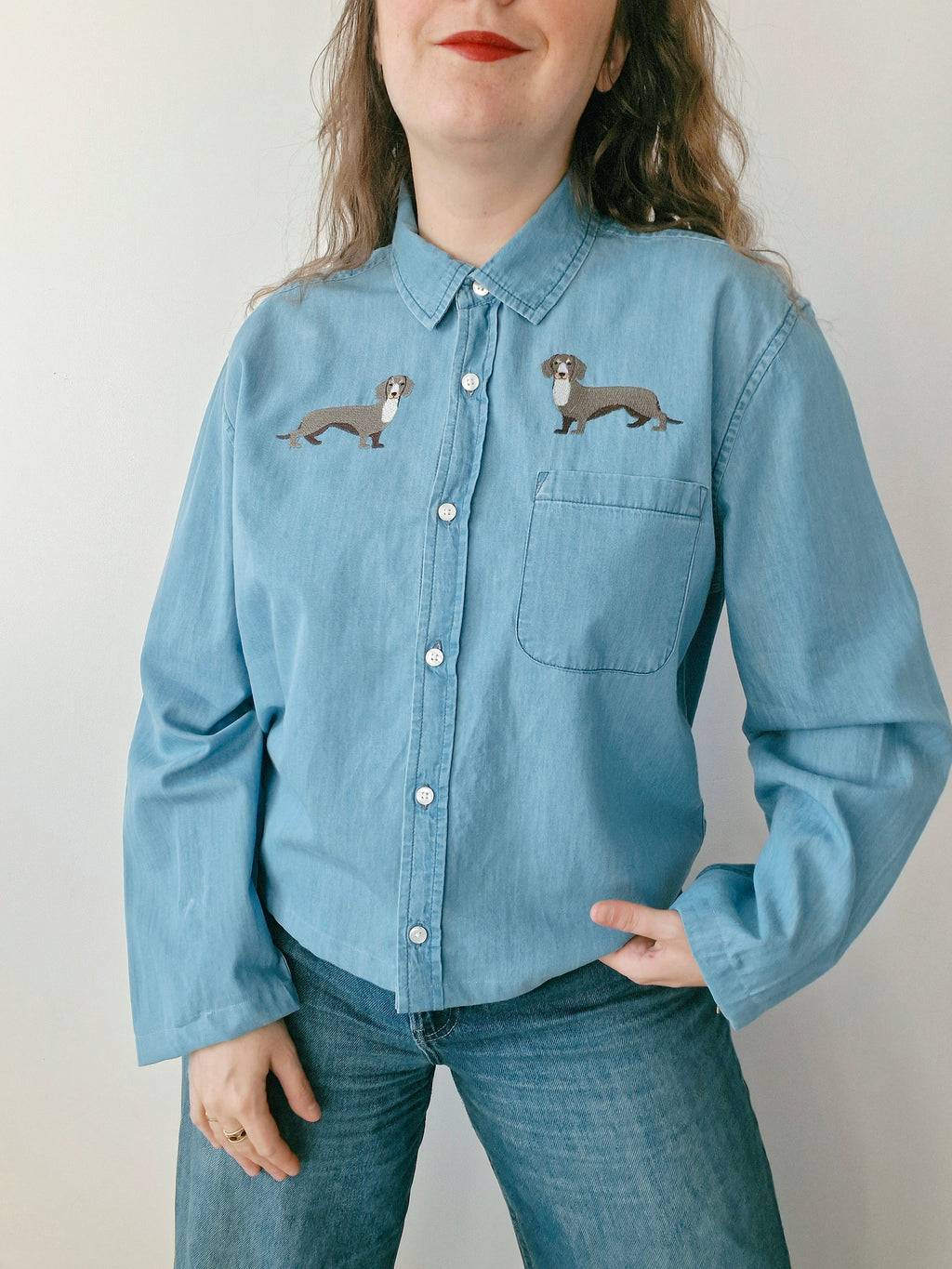 Chemise création – Teckel en jean
