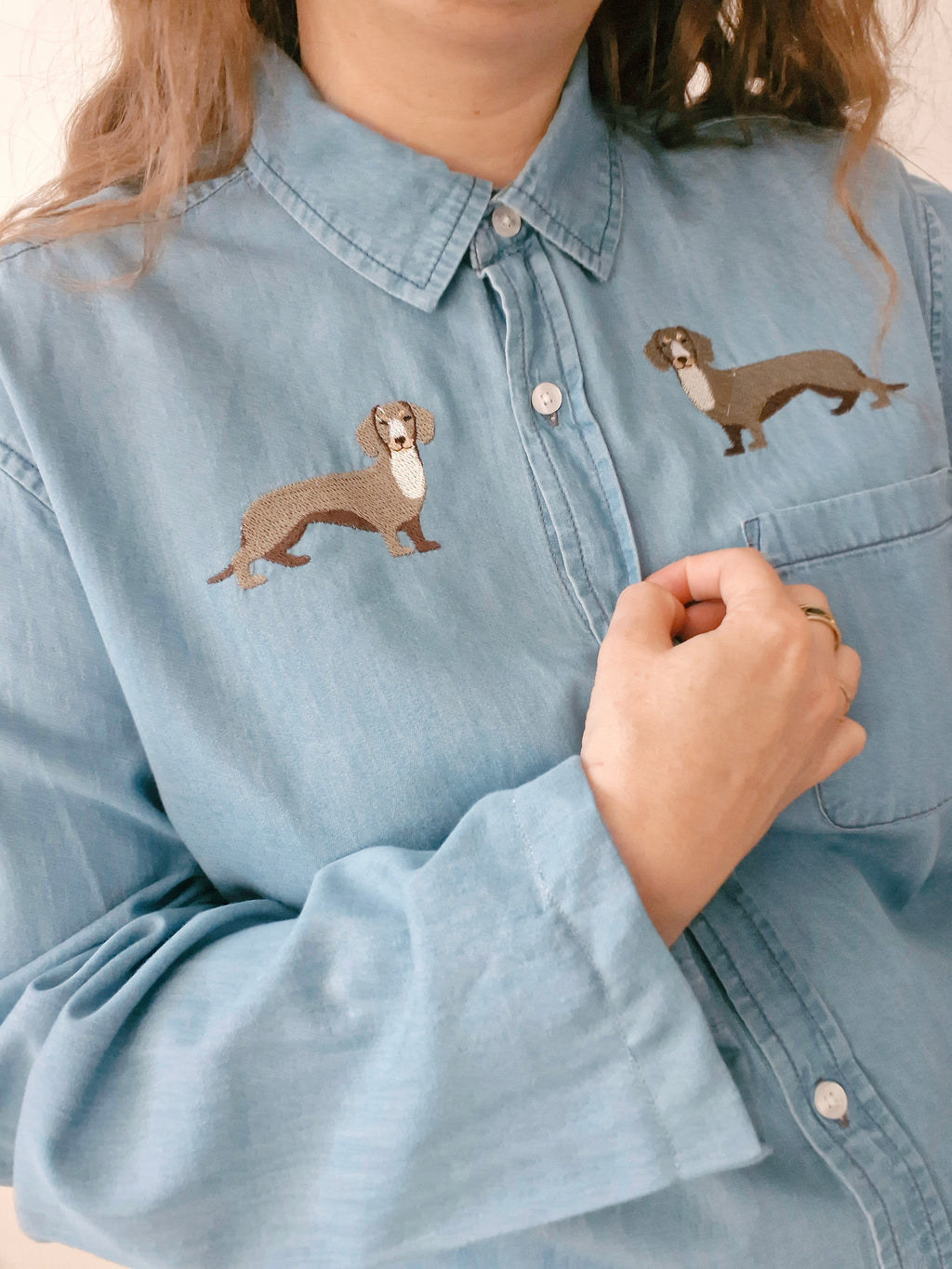 Chemise création – Teckel en jean