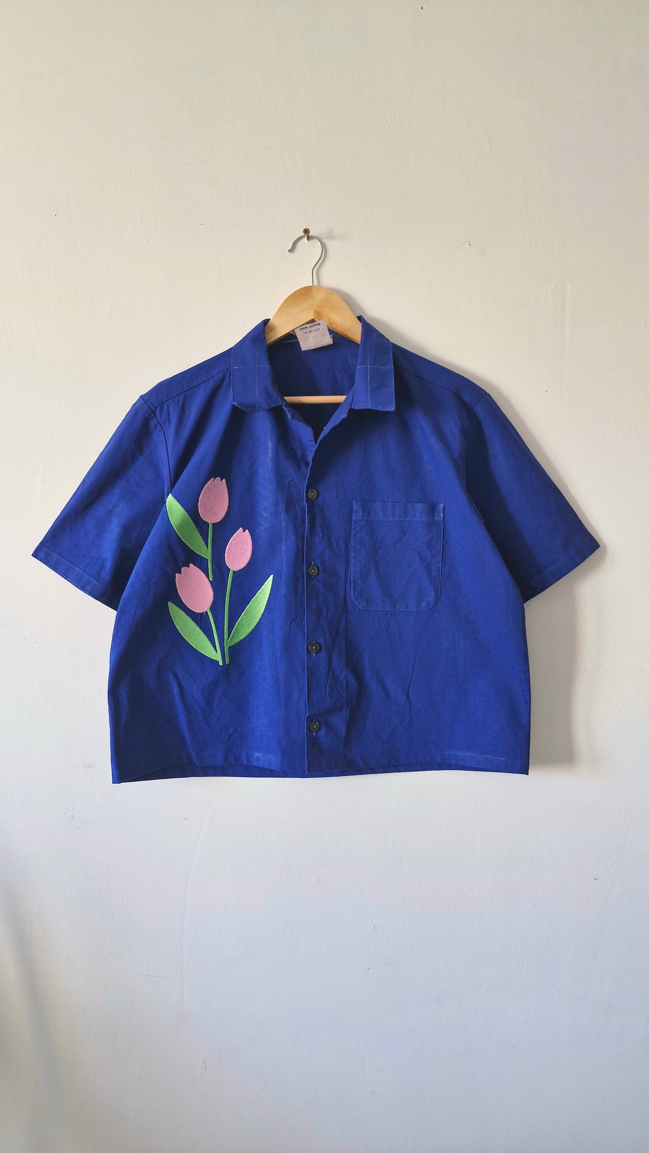 chemise bleu electrique & tulipes