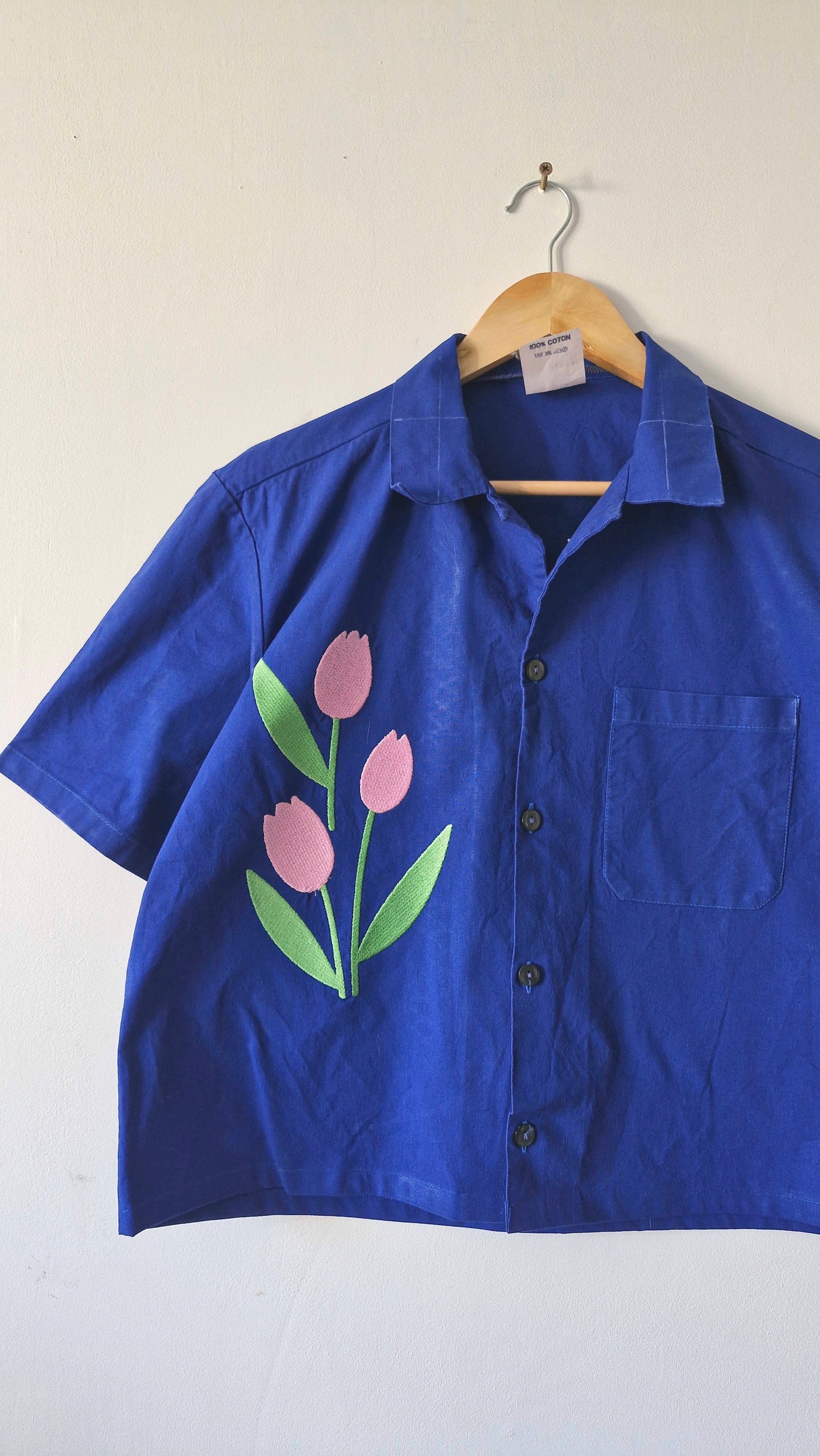 chemise bleu electrique & tulipes