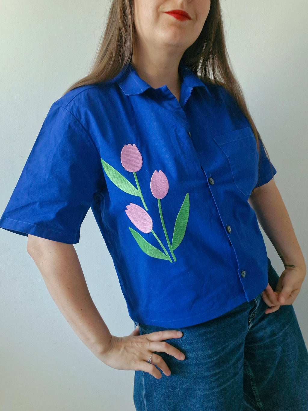 chemise bleu electrique & tulipes