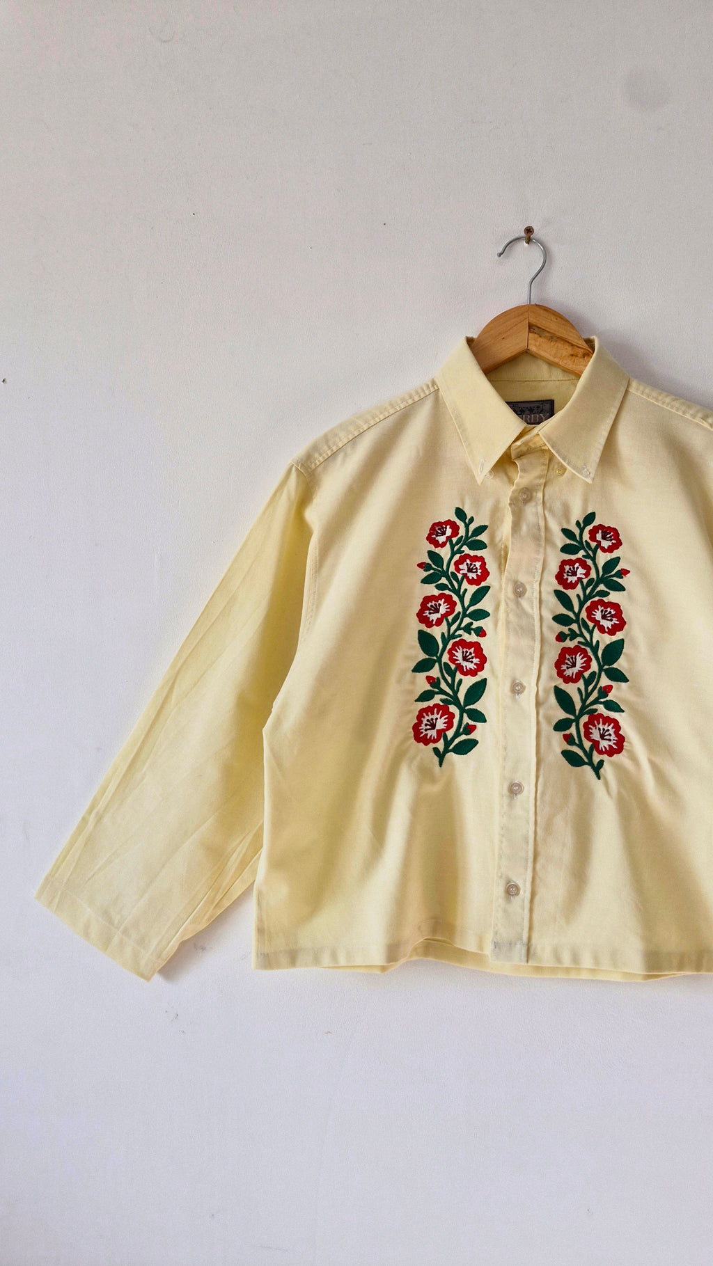 Chemise jaune beurre & Broderie hongroise