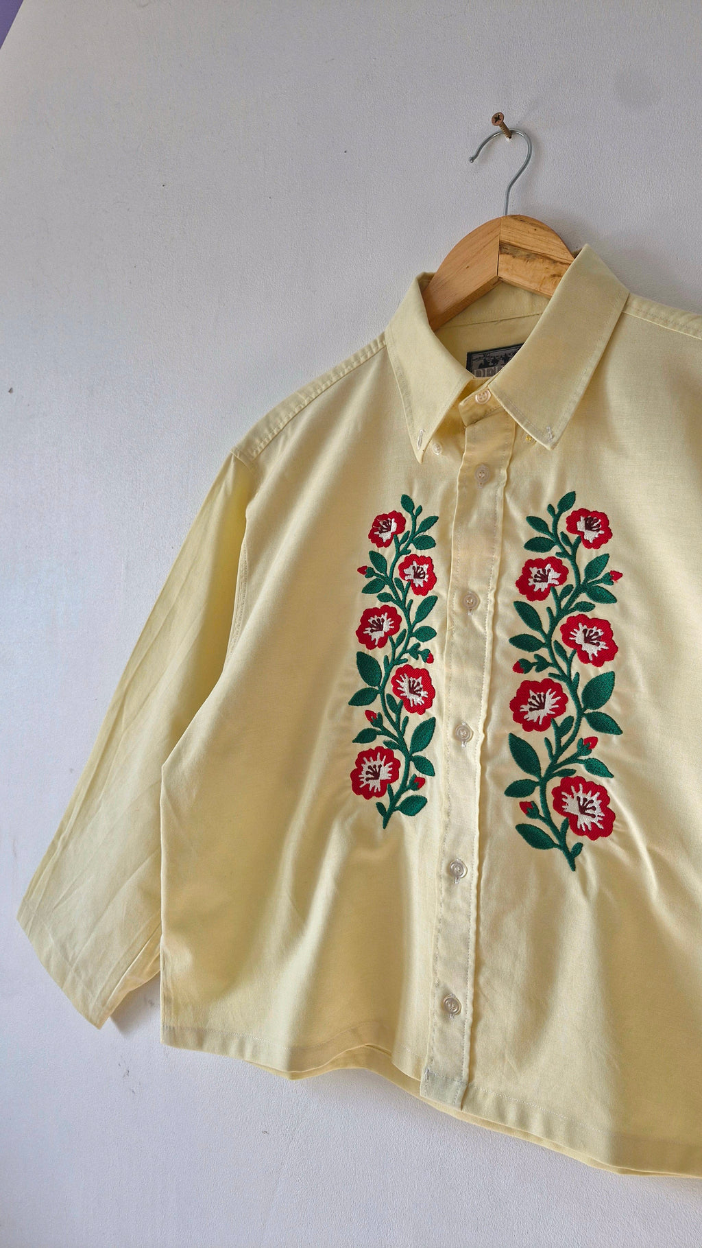 Chemise jaune beurre & Broderie hongroise