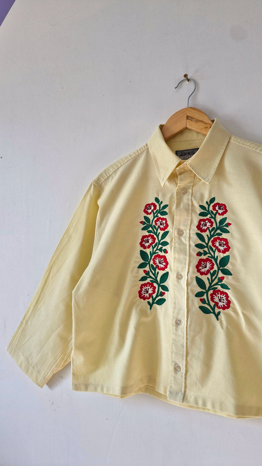 Chemise jaune beurre & Broderie hongroise