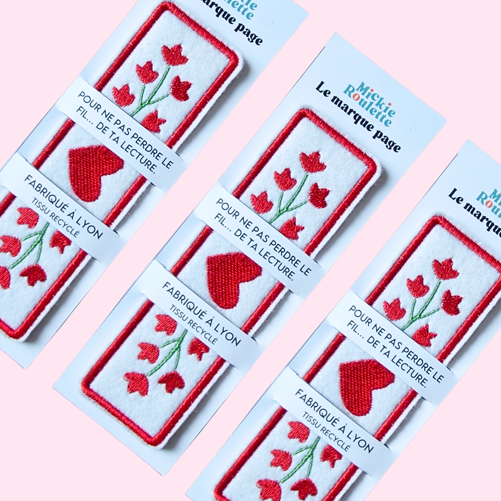 Marque page brodé - Les coeurs